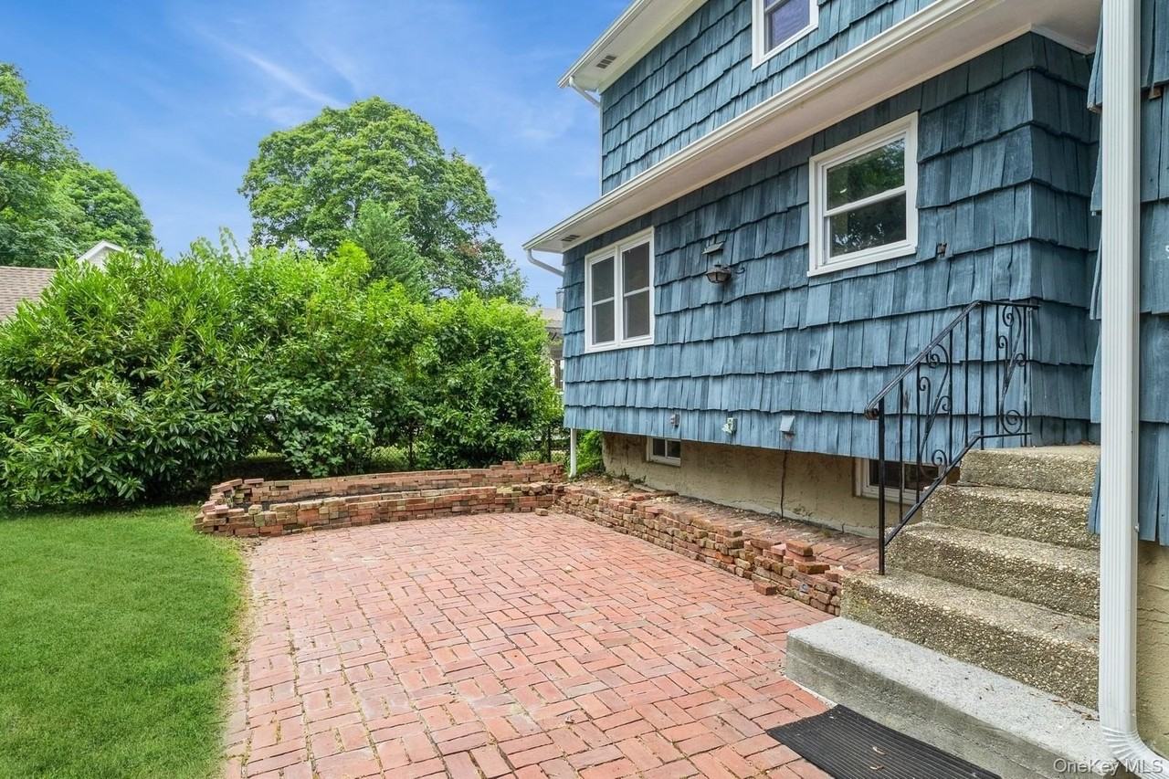 22 Central St - Photo 5 of 23