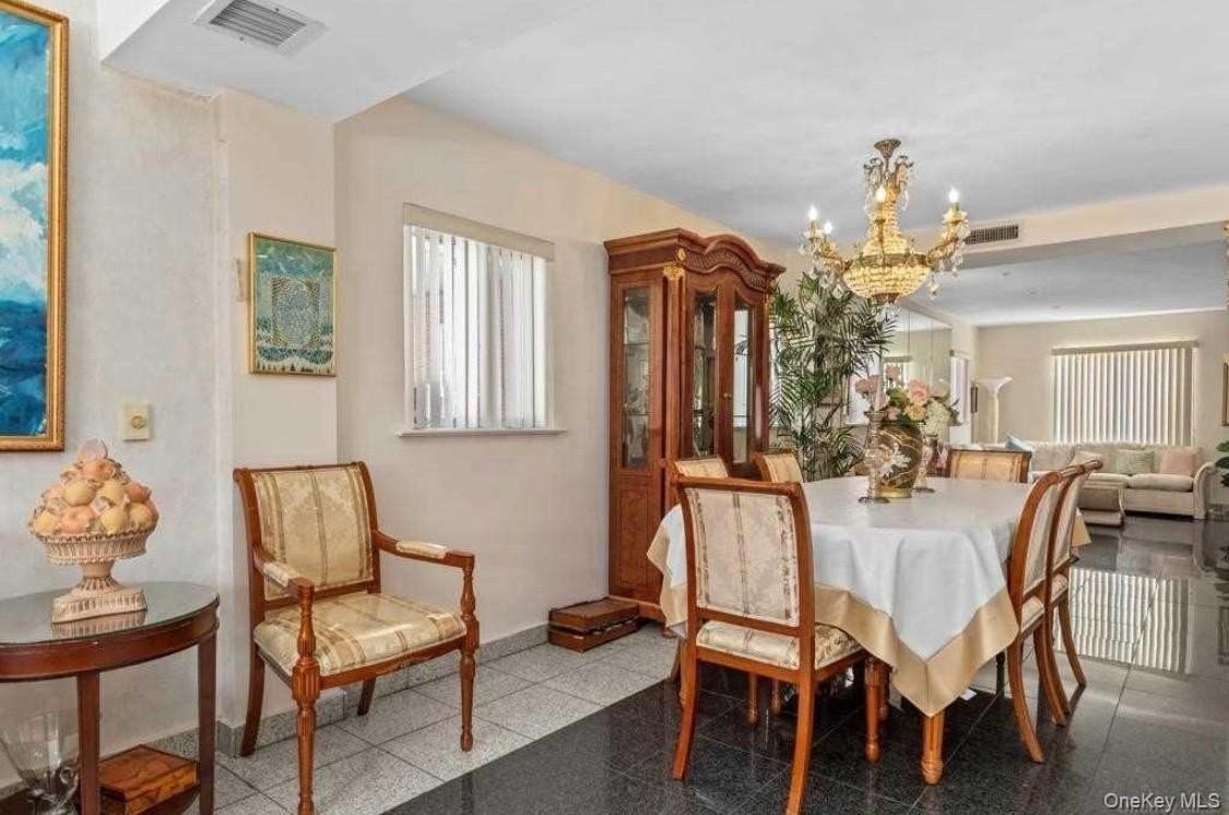 7314 174th St - Photo 5 of 13