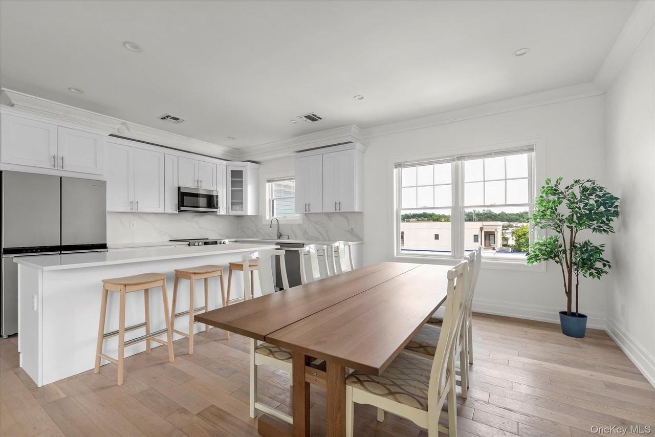 20 Secatoag Ave #1A - Photo 3 of 14