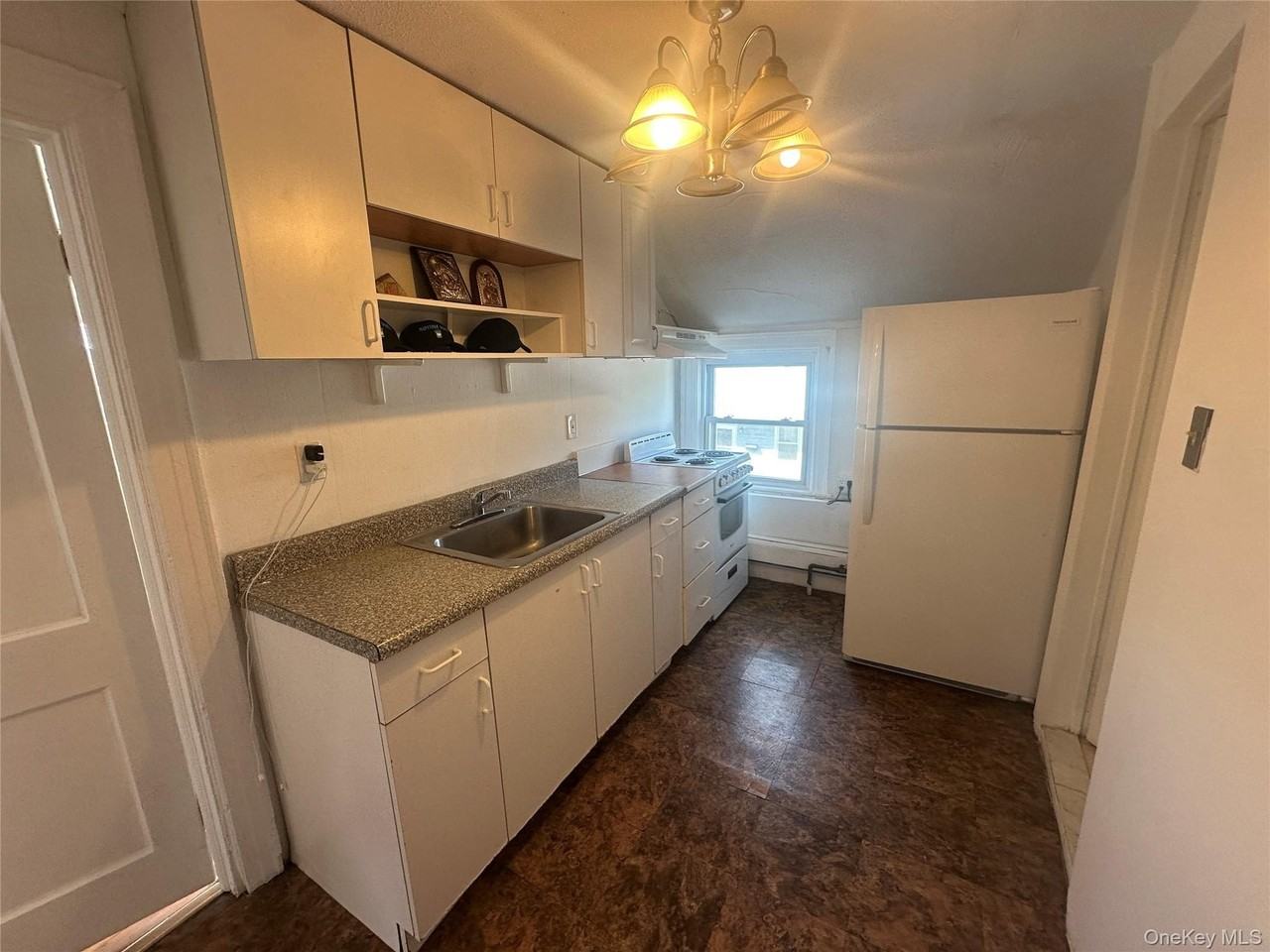 6 Florence Ave - Photo 4 of 7