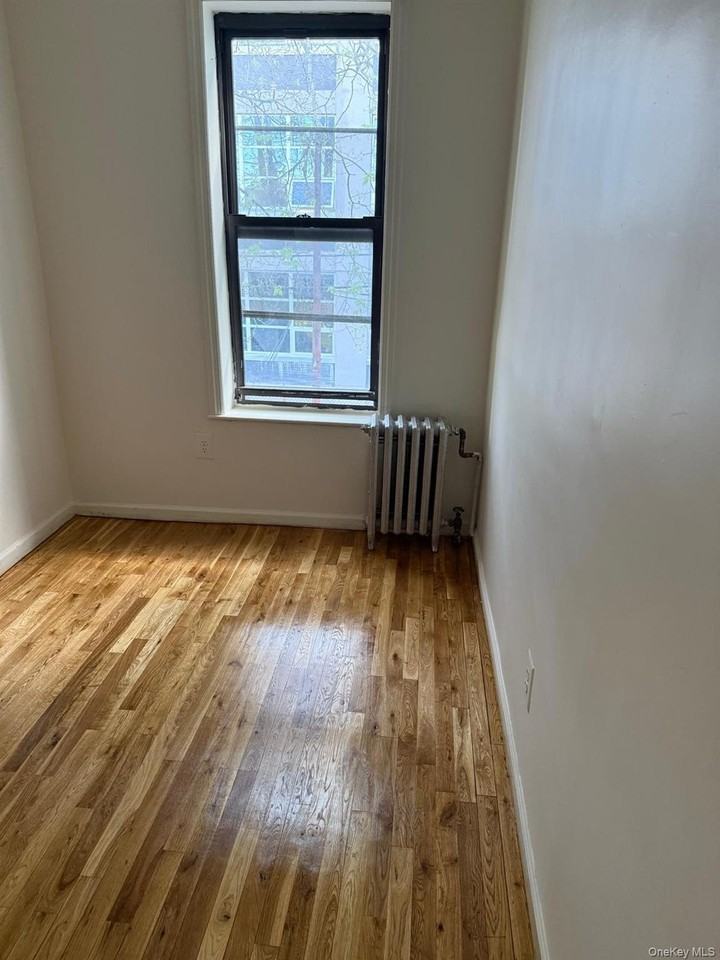 1448 36th St #2R - Photo 2 of 5
