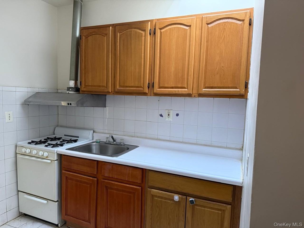 1448 36th St #2R - Photo 3 of 5