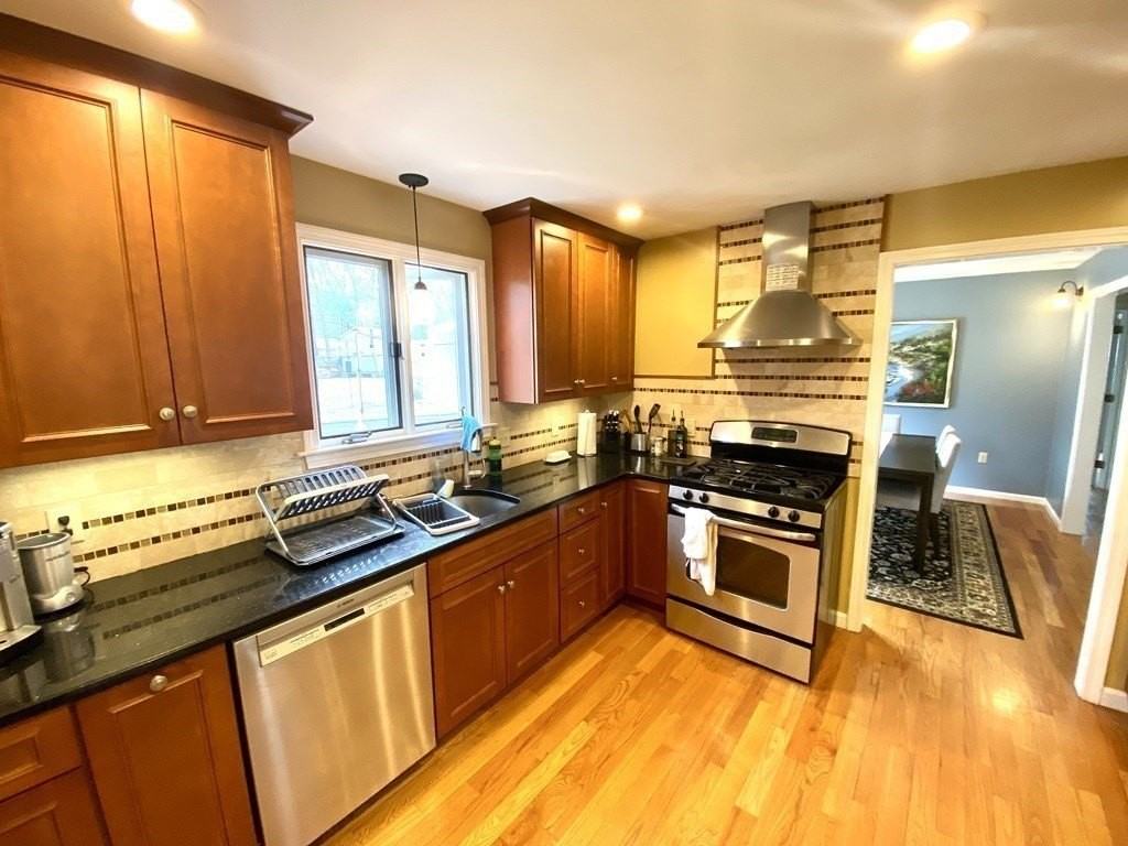 24 Arbor Dr - Photo 6 of 25