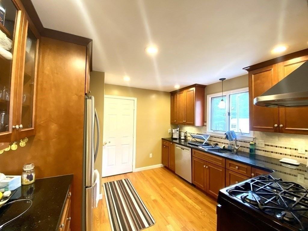 24 Arbor Dr - Photo 7 of 25