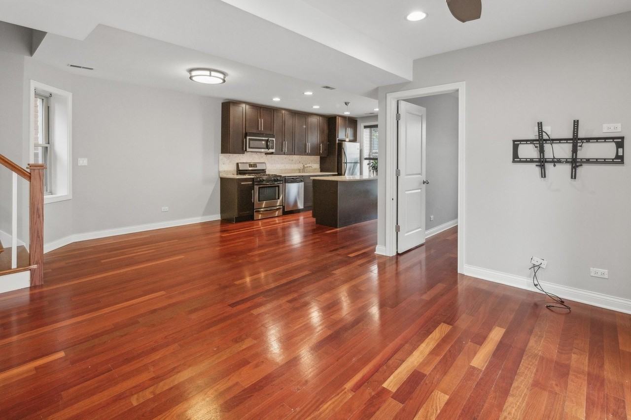 1100 N Paulina St #2E - Photo 6 of 22