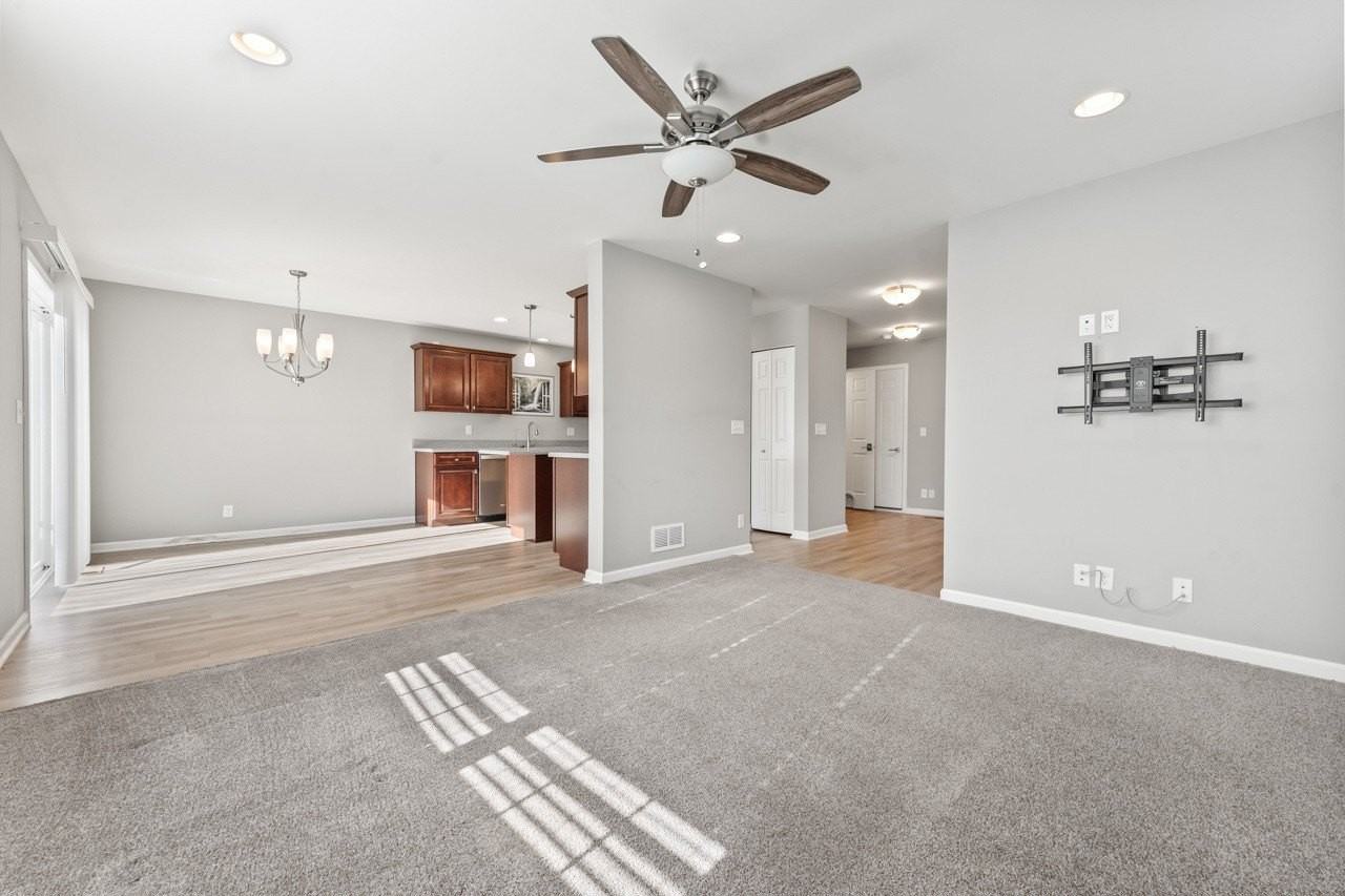 7077 Hidden Green Cir - Photo 4 of 32