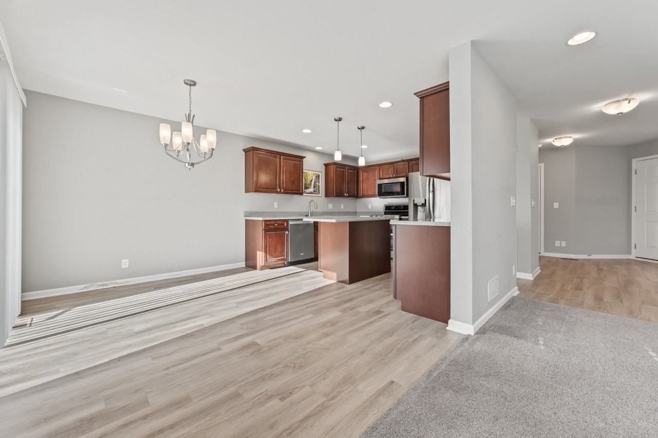 7077 Hidden Green Cir - Photo 5 of 32