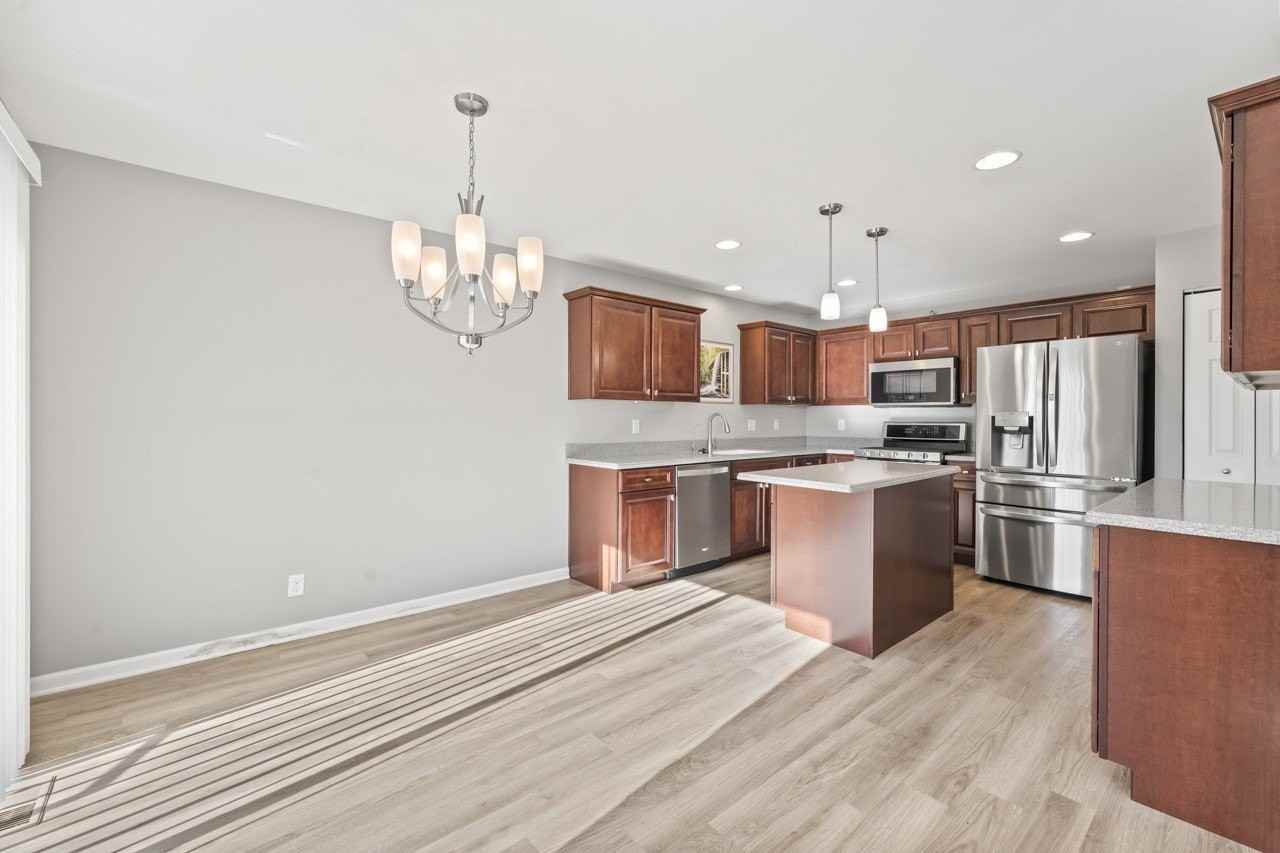 7077 Hidden Green Cir - Photo 6 of 32