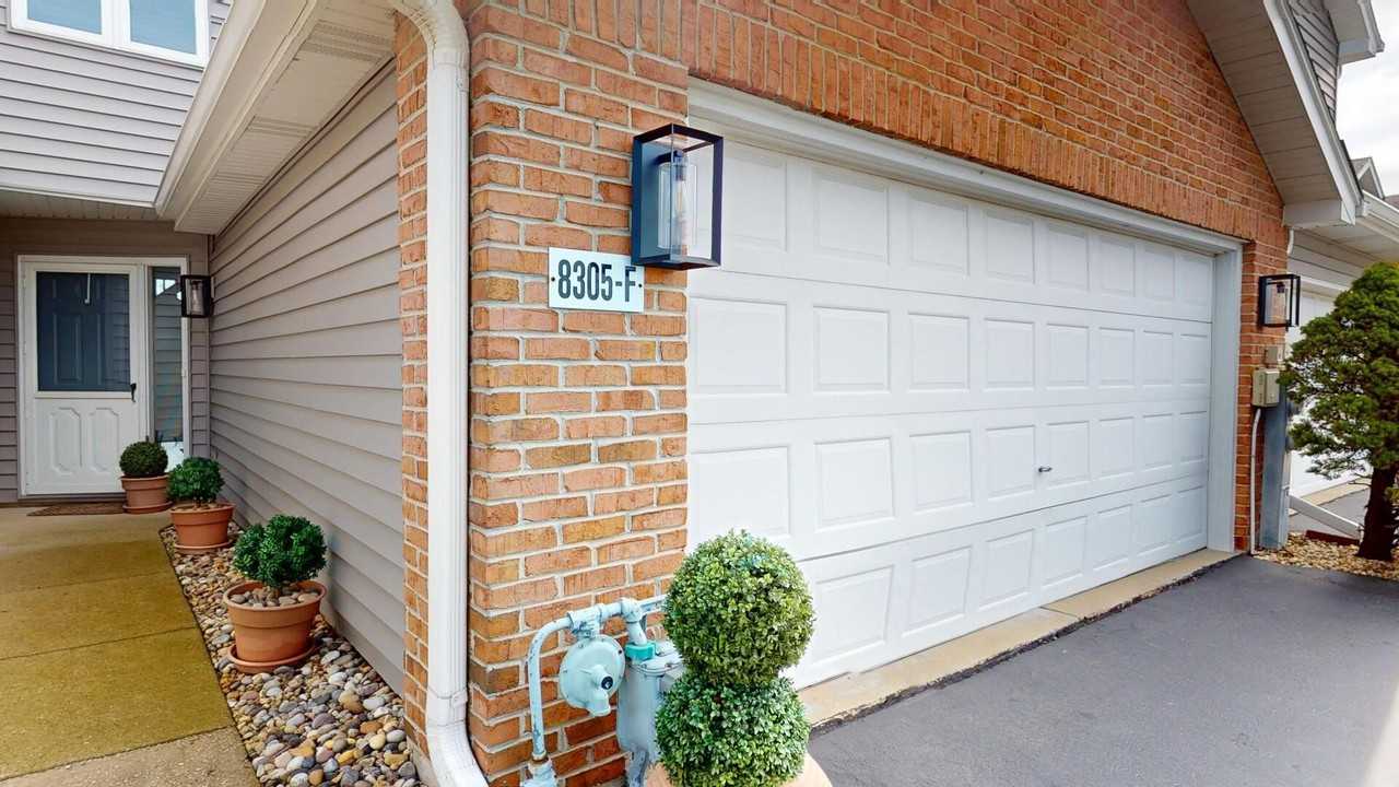 8305 Highpoint Cir #F - Photo 4 of 44