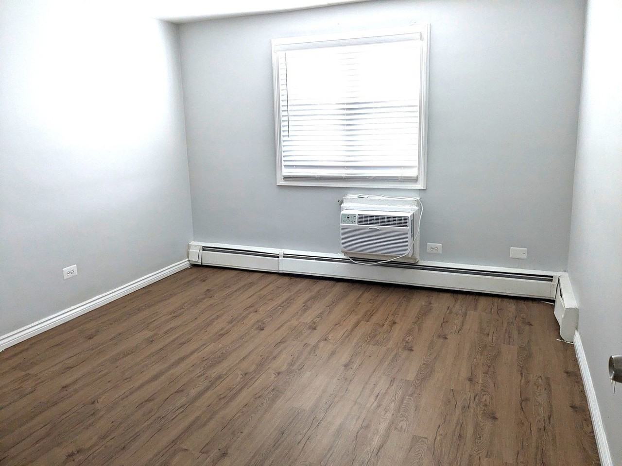 2035 W Granville Ave #511 - Photo 2 of 10