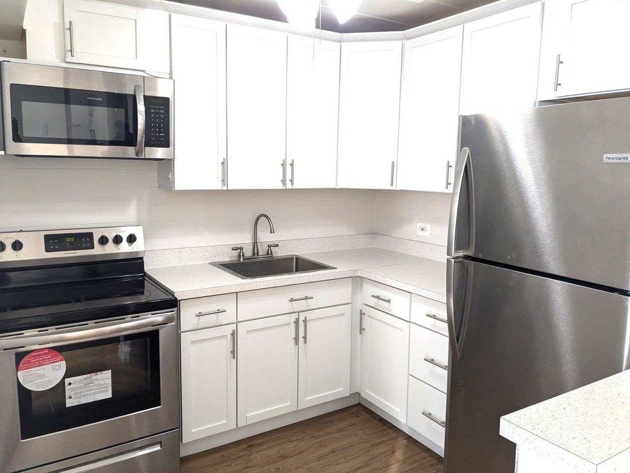 2035 W Granville Ave #511 - Photo 4 of 10