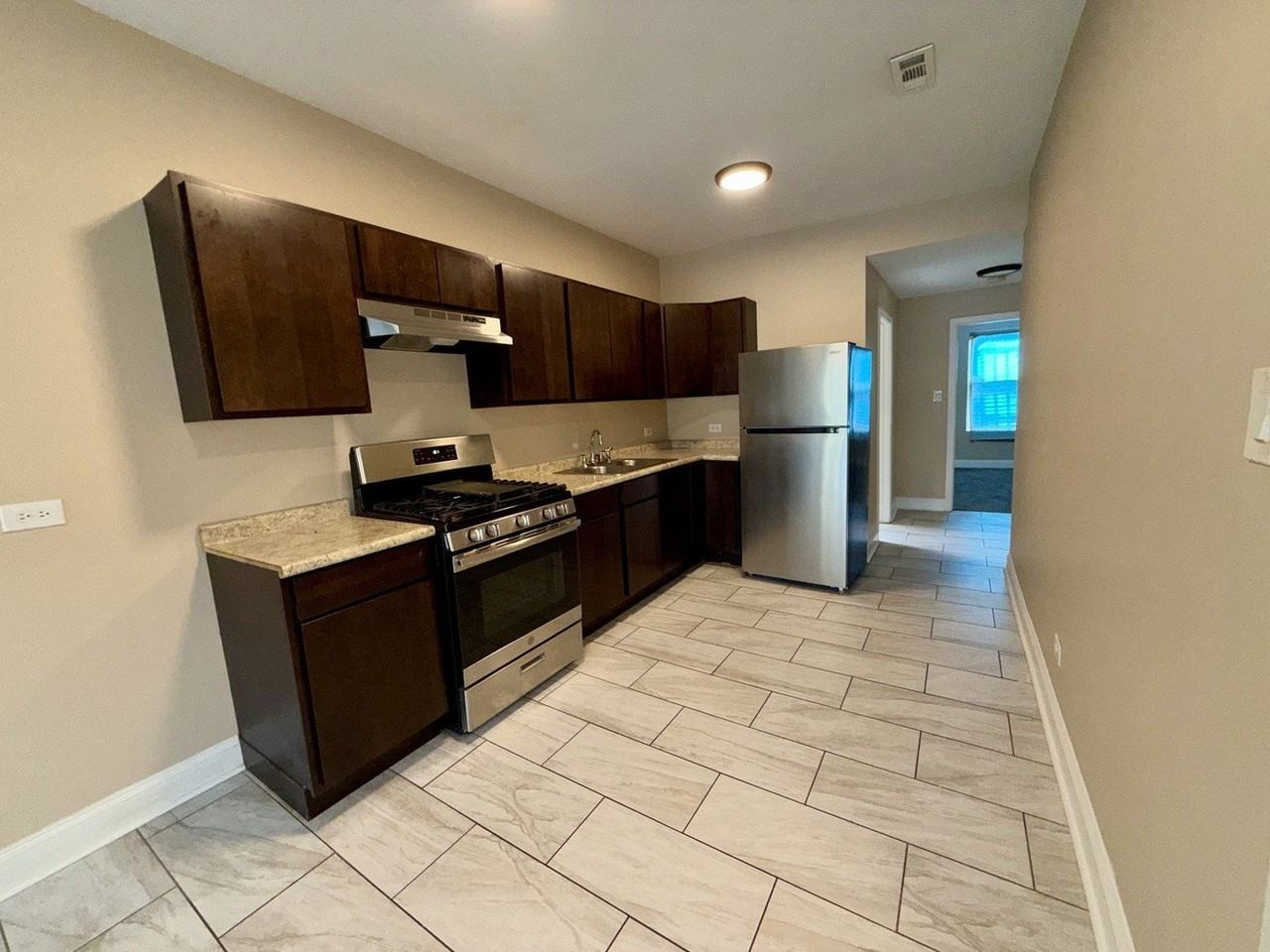 7208 S Cornell Ave #2 - Photo 4 of 9