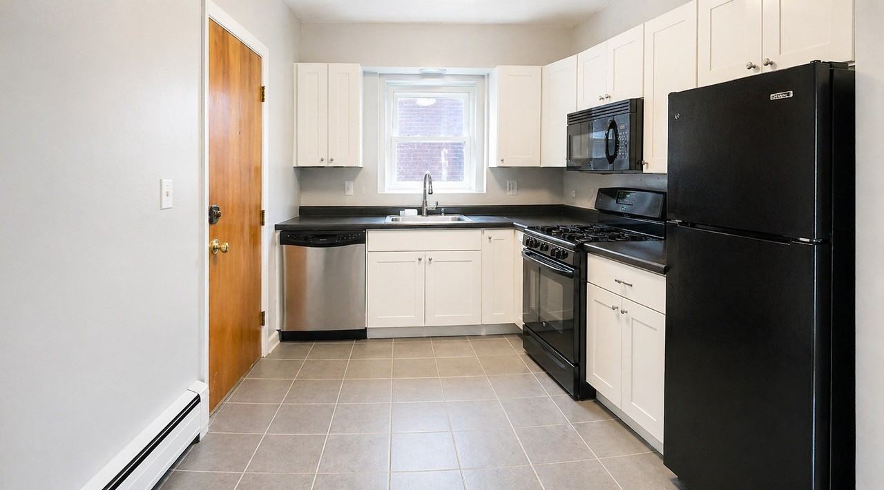 214 S Oak Park Ave #4 - Photo 2 of 9