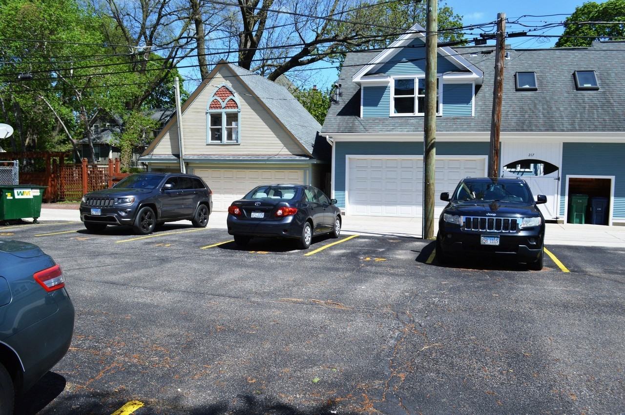 214 S Oak Park Ave #4 - Photo 7 of 9