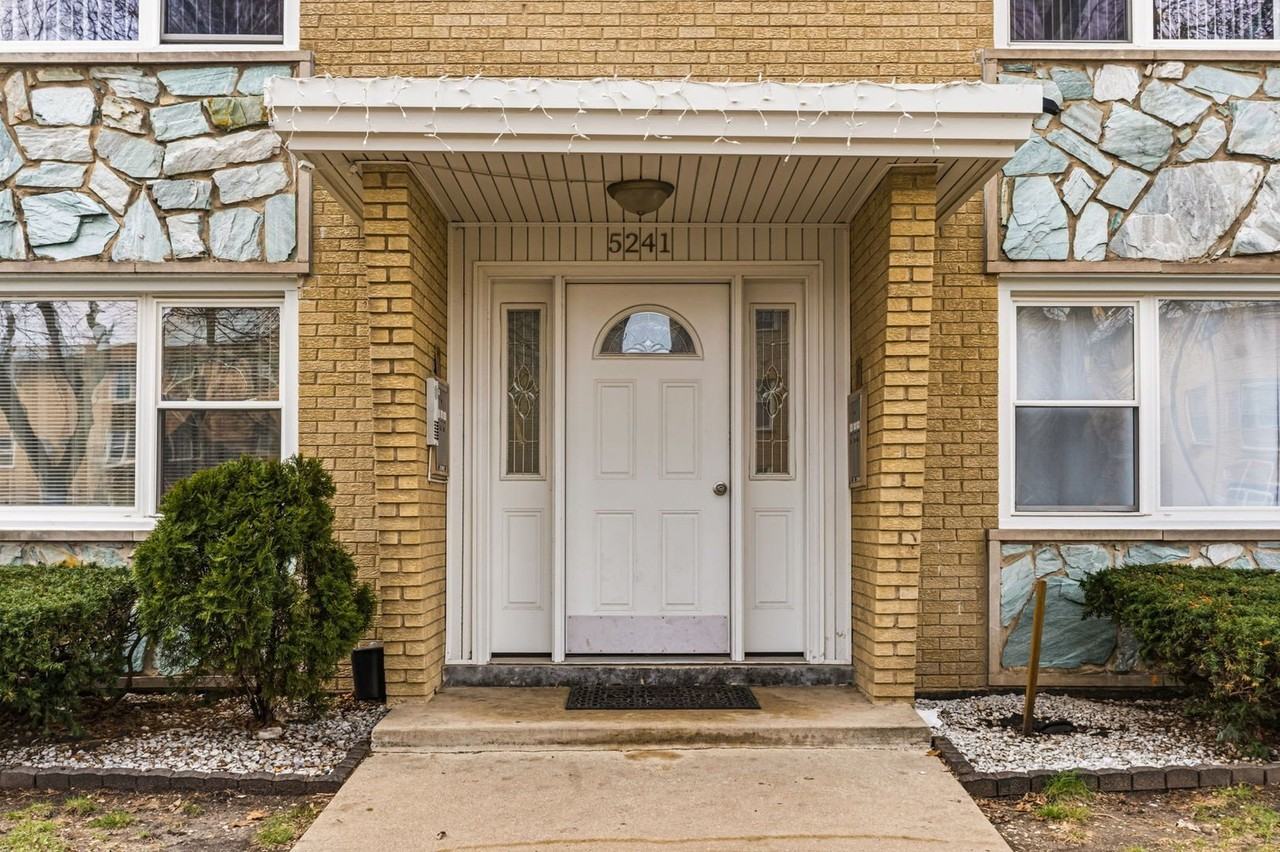 5241 N Reserve Ave #1W - Photo 2 of 16