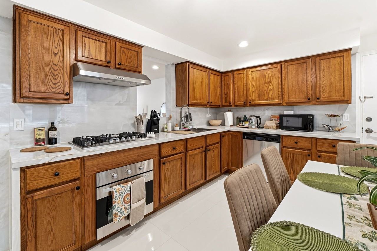 5241 N Reserve Ave #1W - Photo 7 of 16