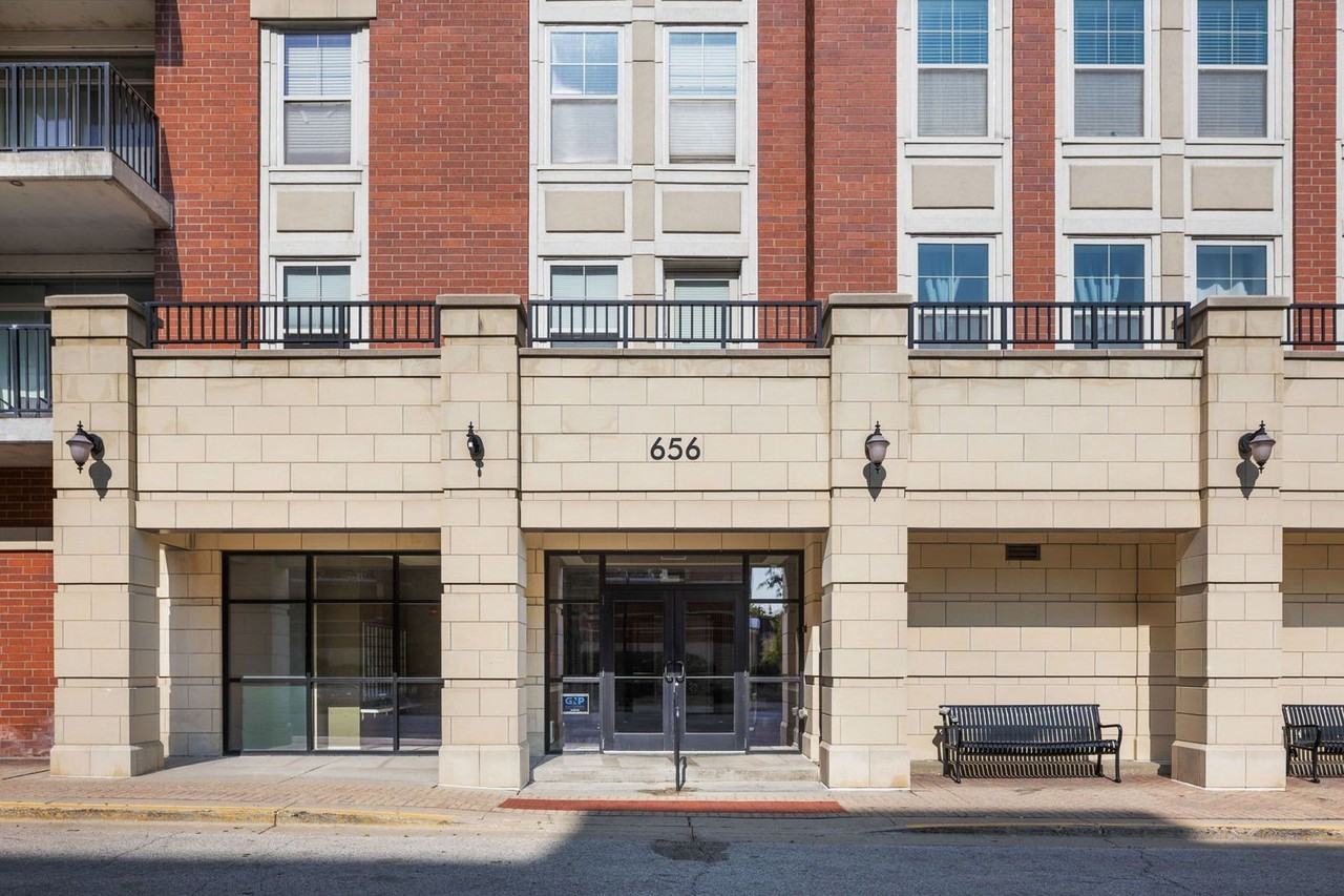 656 Pearson St #403C - Photo 2 of 23