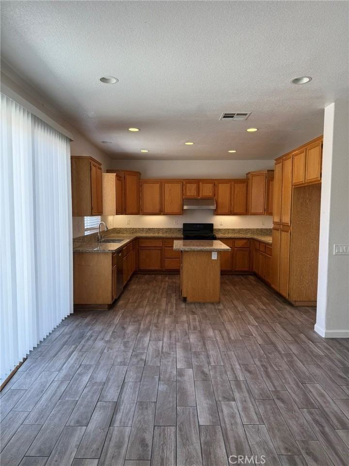 12394 Freeport Dr - Photo 2 of 30