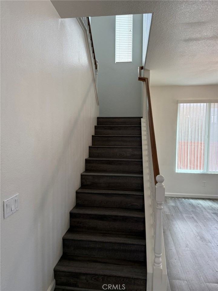 12394 Freeport Dr - Photo 6 of 30