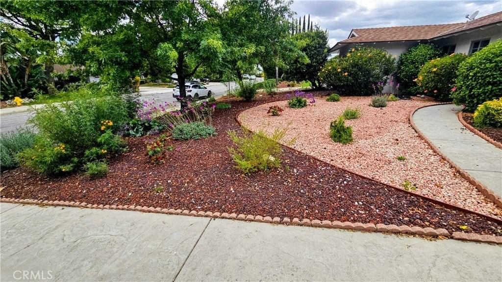 657 Aurora Dr - Photo 2 of 21