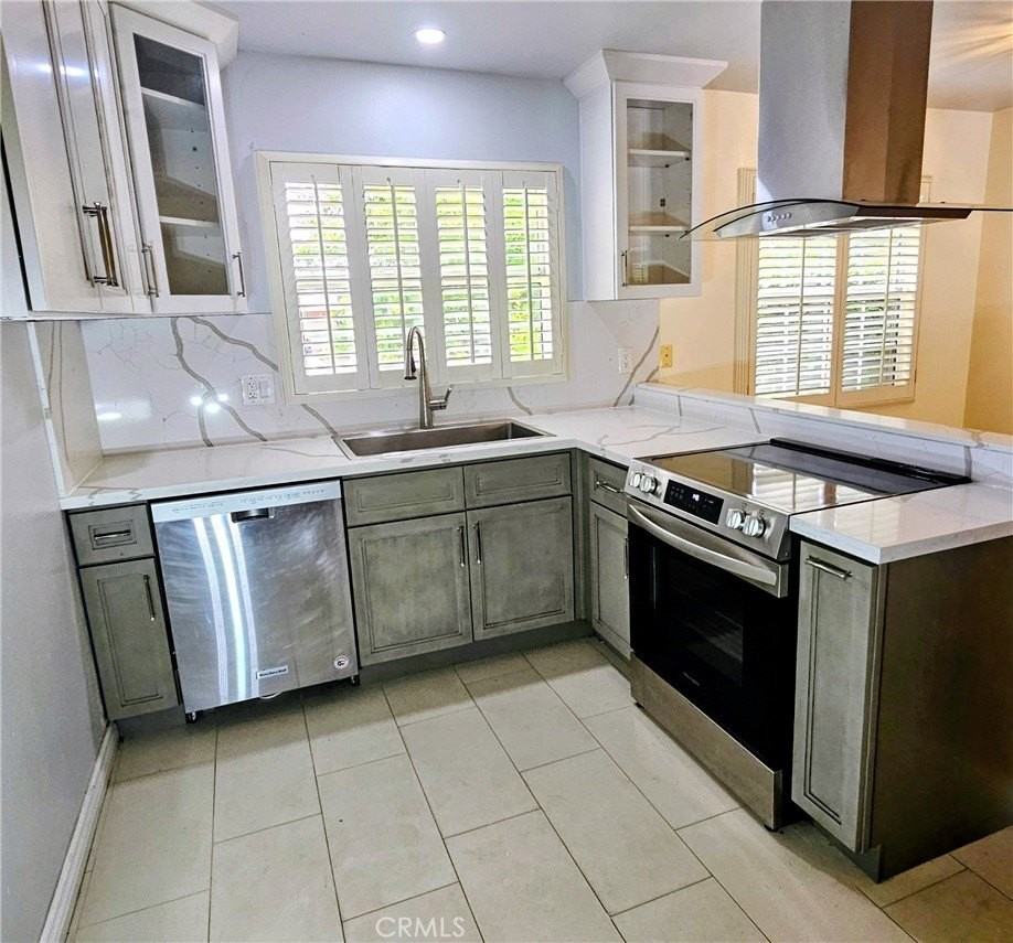 657 Aurora Dr - Photo 3 of 21