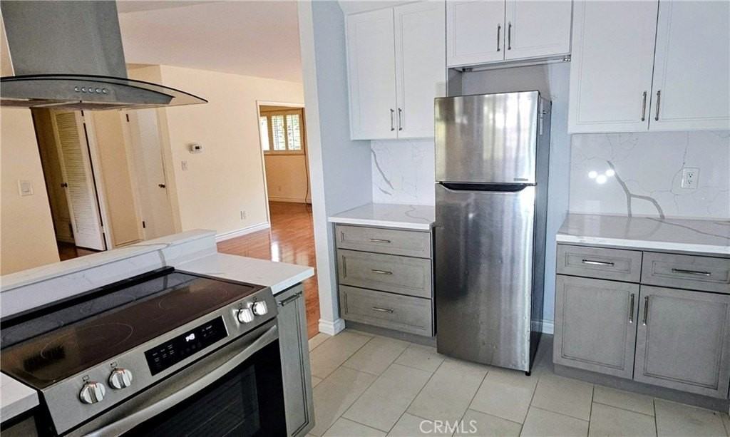 657 Aurora Dr - Photo 4 of 21