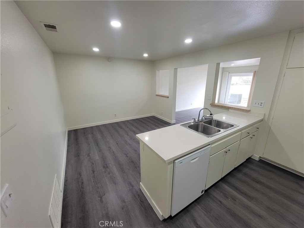 1103 W Francis St - Photo 7 of 26
