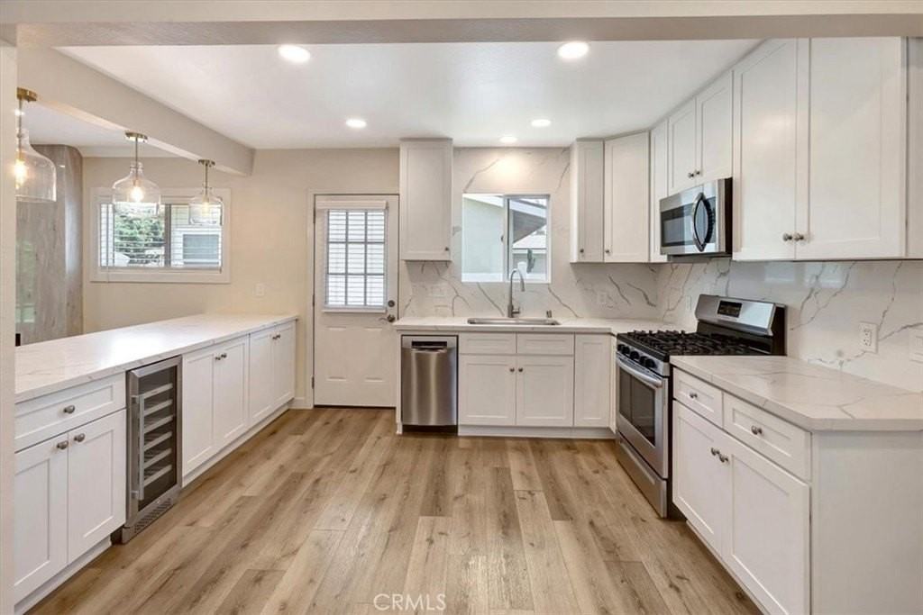 1298 Watson Ave - Photo 3 of 20