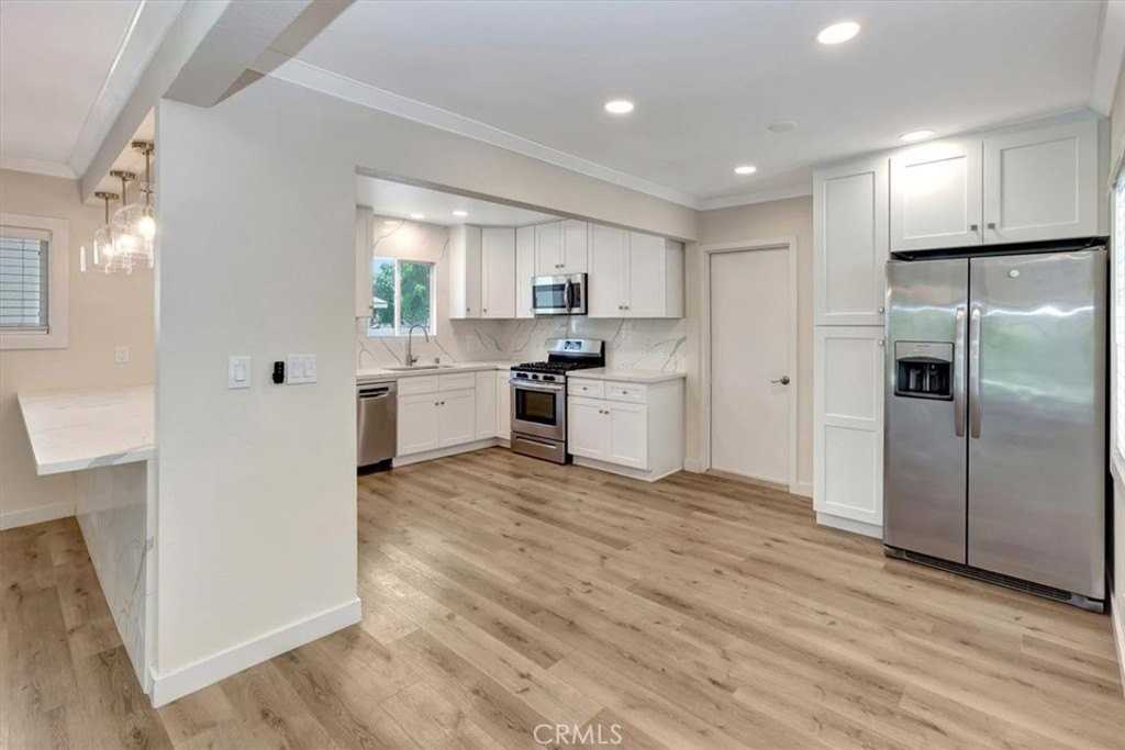 1298 Watson Ave - Photo 4 of 20