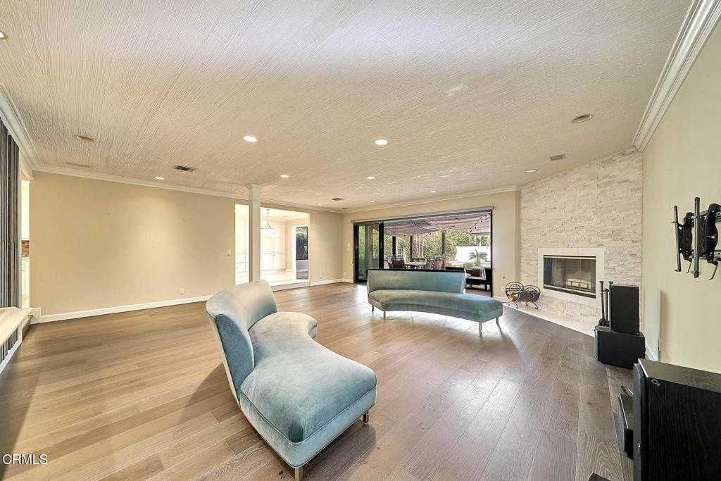 4330 Bel Aire Dr - Photo 4 of 46