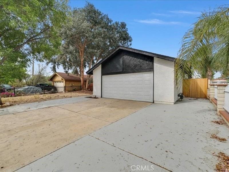 1022 Ruby Dr - Photo 3 of 27