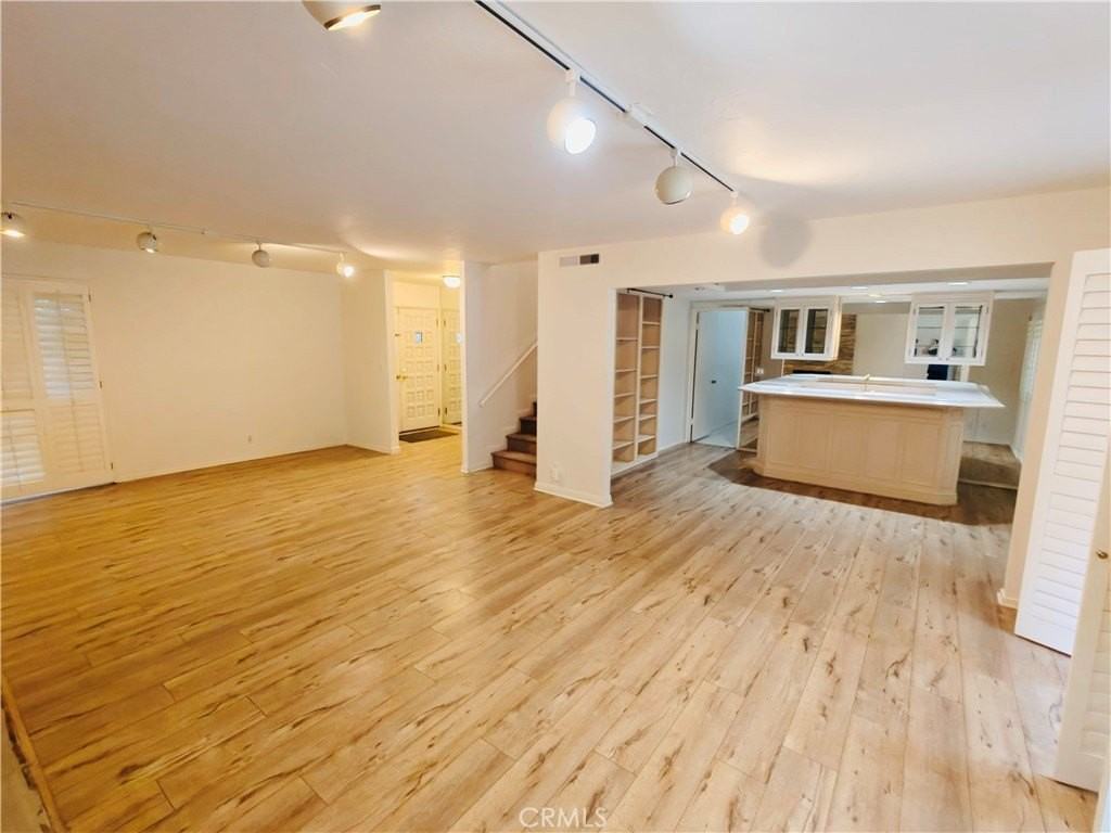 5763 Valerie Ave - Photo 3 of 18