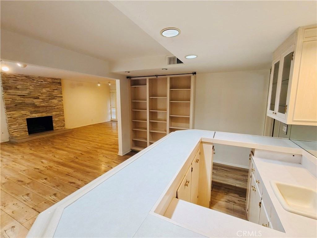 5763 Valerie Ave - Photo 4 of 18