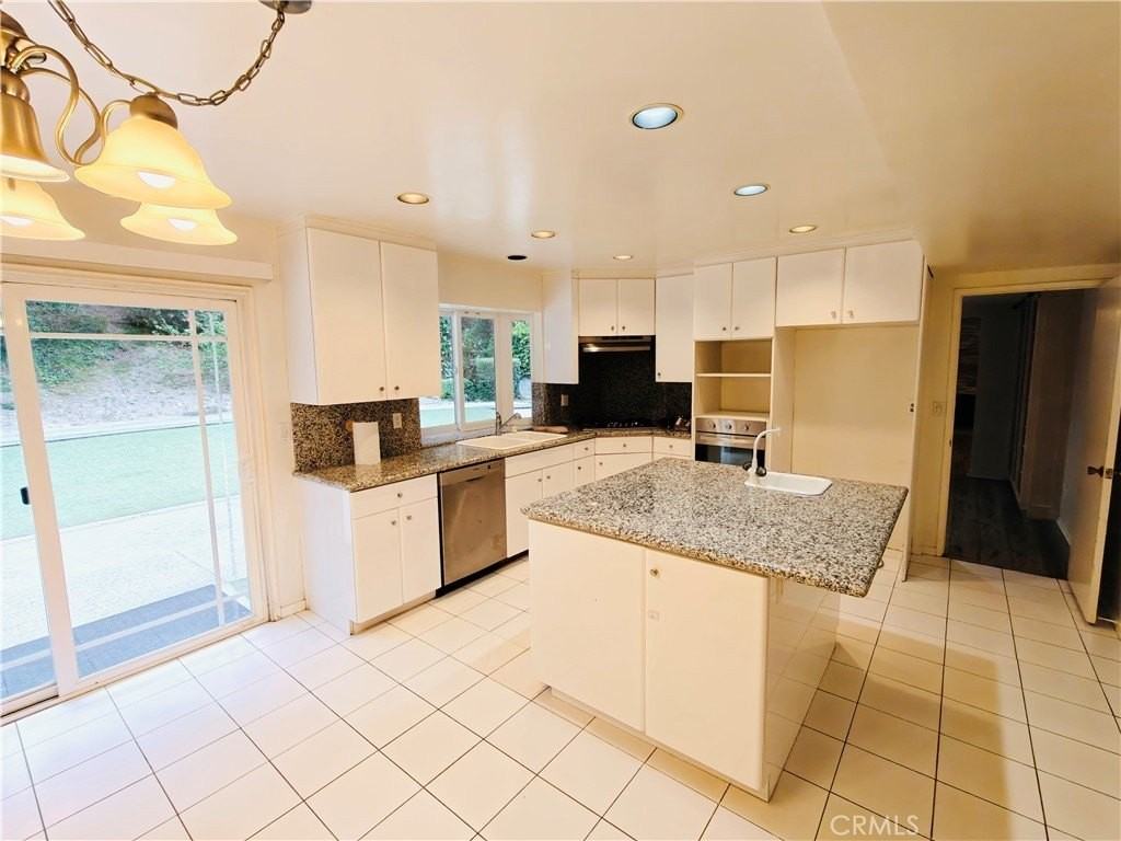 5763 Valerie Ave - Photo 6 of 18
