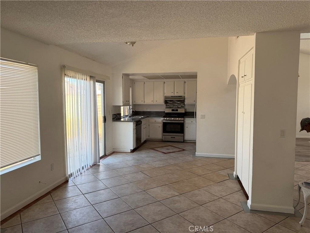 1715 Boysenberry Way - Photo 6 of 17