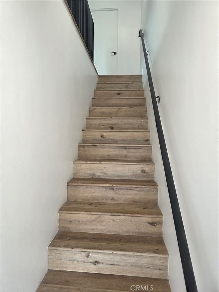 6128 Hazeltine Ave - Photo 2 of 14