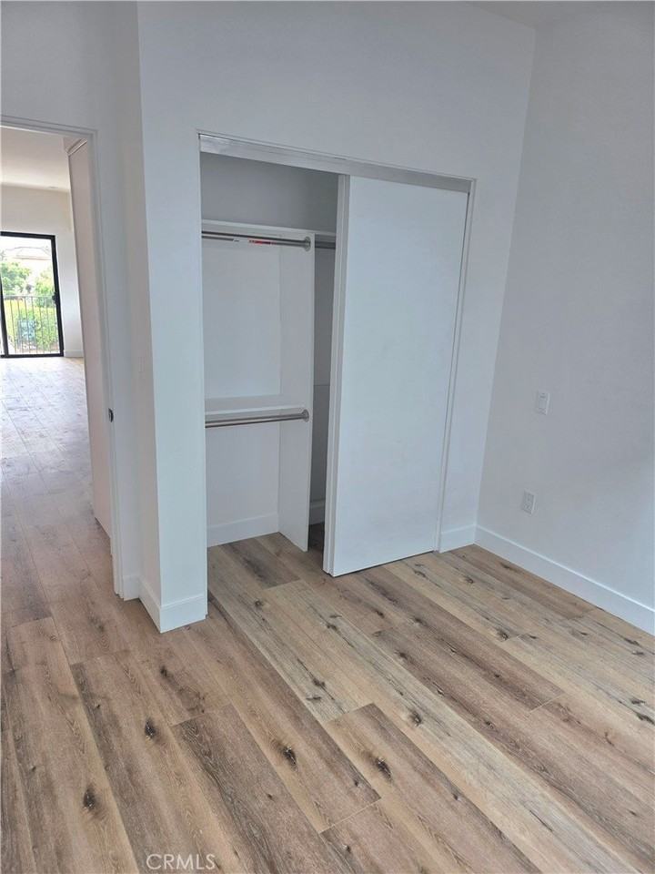 6128 Hazeltine Ave - Photo 6 of 14