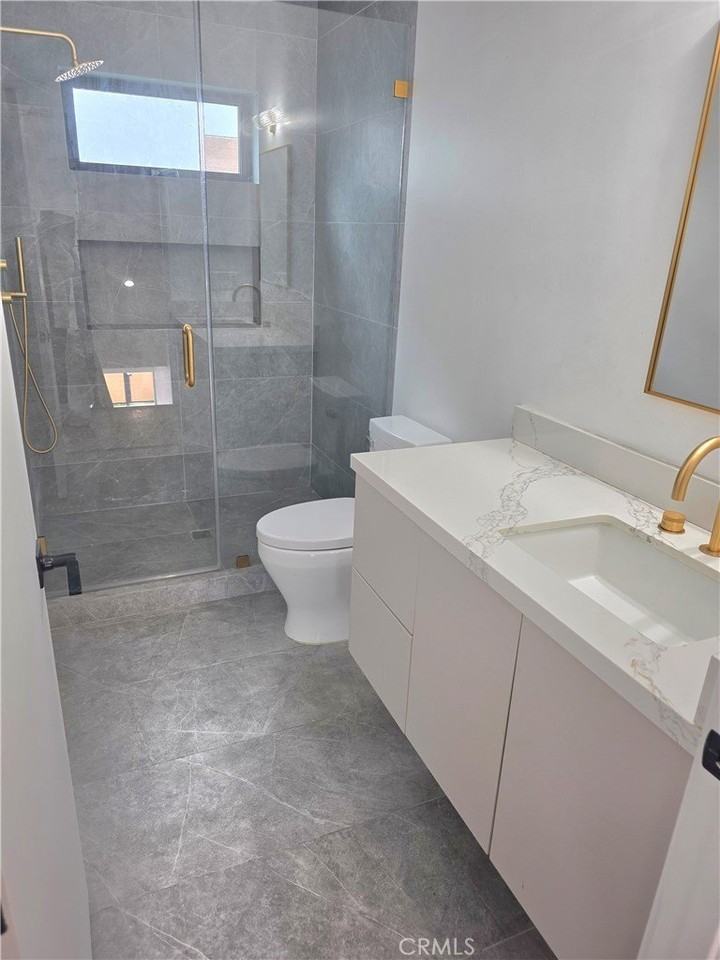 6128 Hazeltine Ave - Photo 7 of 14