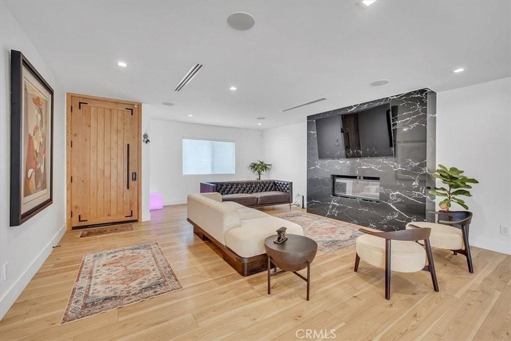 22901 Bassett St - Photo 3 of 50