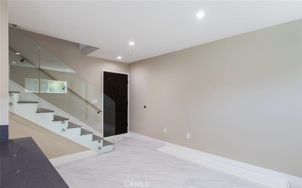 5636 Farralone Ave - Photo 5 of 22