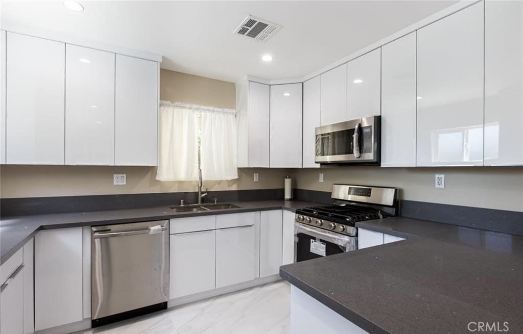 5636 Farralone Ave - Photo 6 of 22