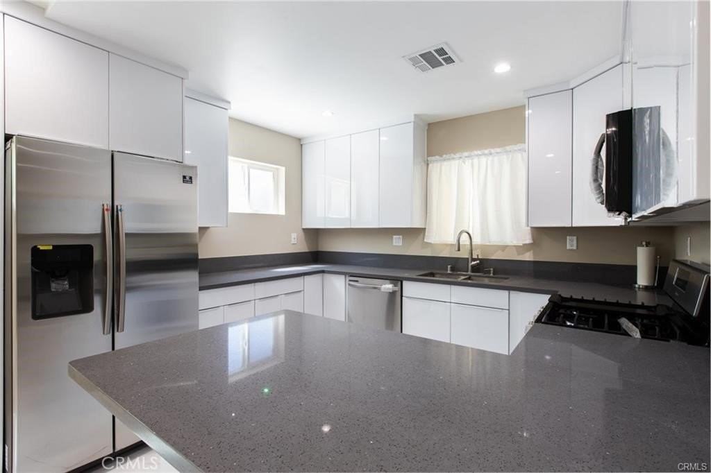 5636 Farralone Ave - Photo 7 of 22