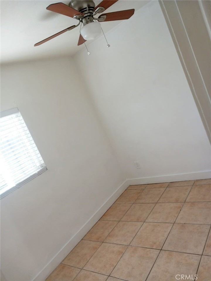 687 Karesh Ave #3 - Photo 4 of 5