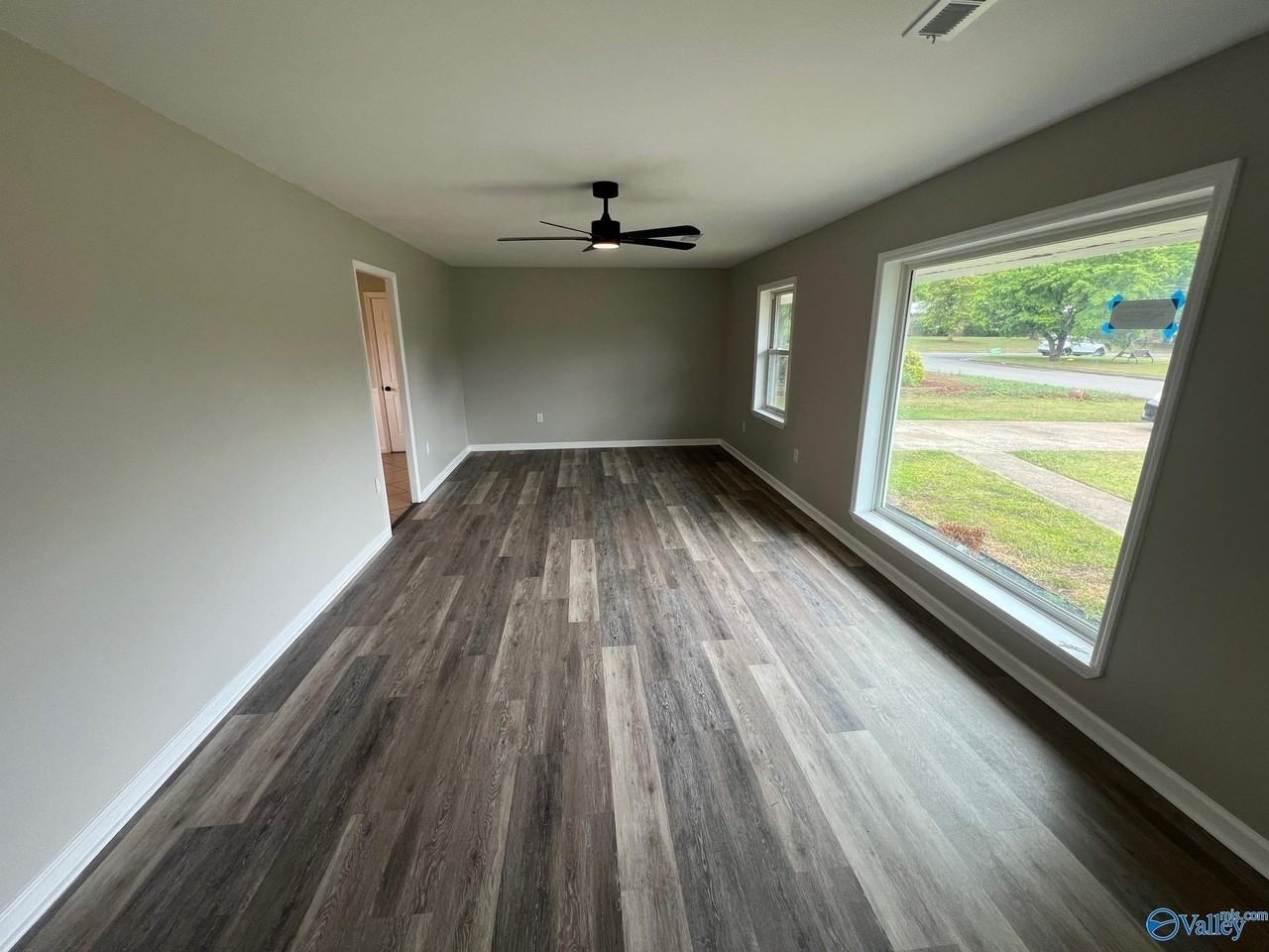 2211 Penhall Dr Ne - Photo 2 of 14