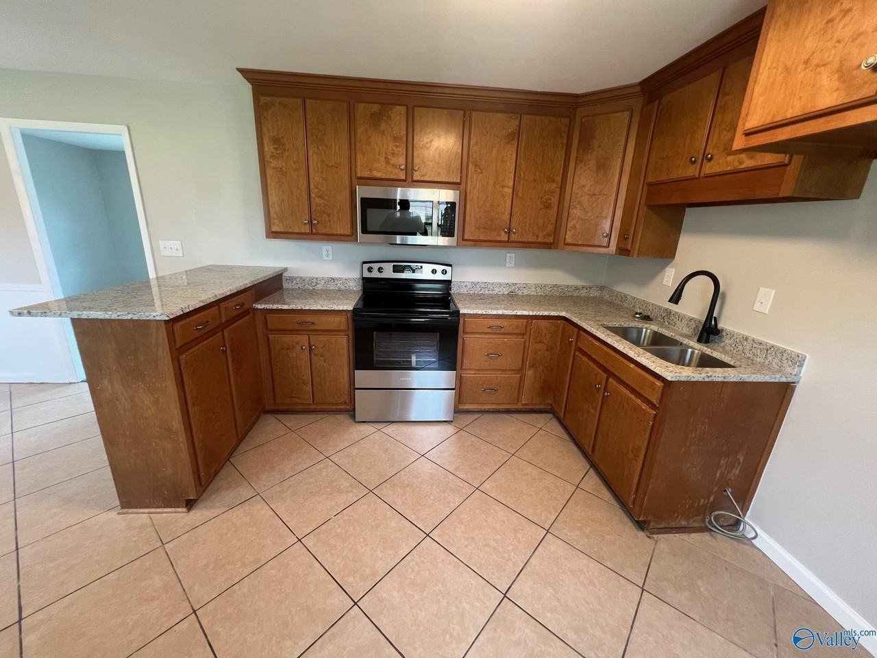 2211 Penhall Dr Ne - Photo 4 of 14