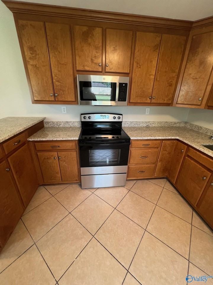 2211 Penhall Dr Ne - Photo 6 of 14