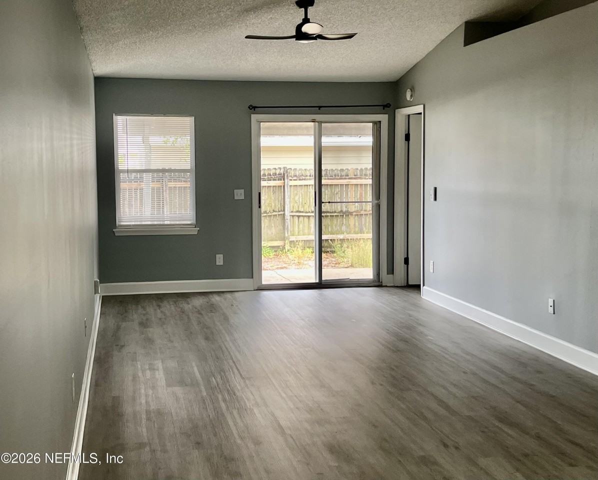 8778 Buzz Ct - Photo 5 of 22