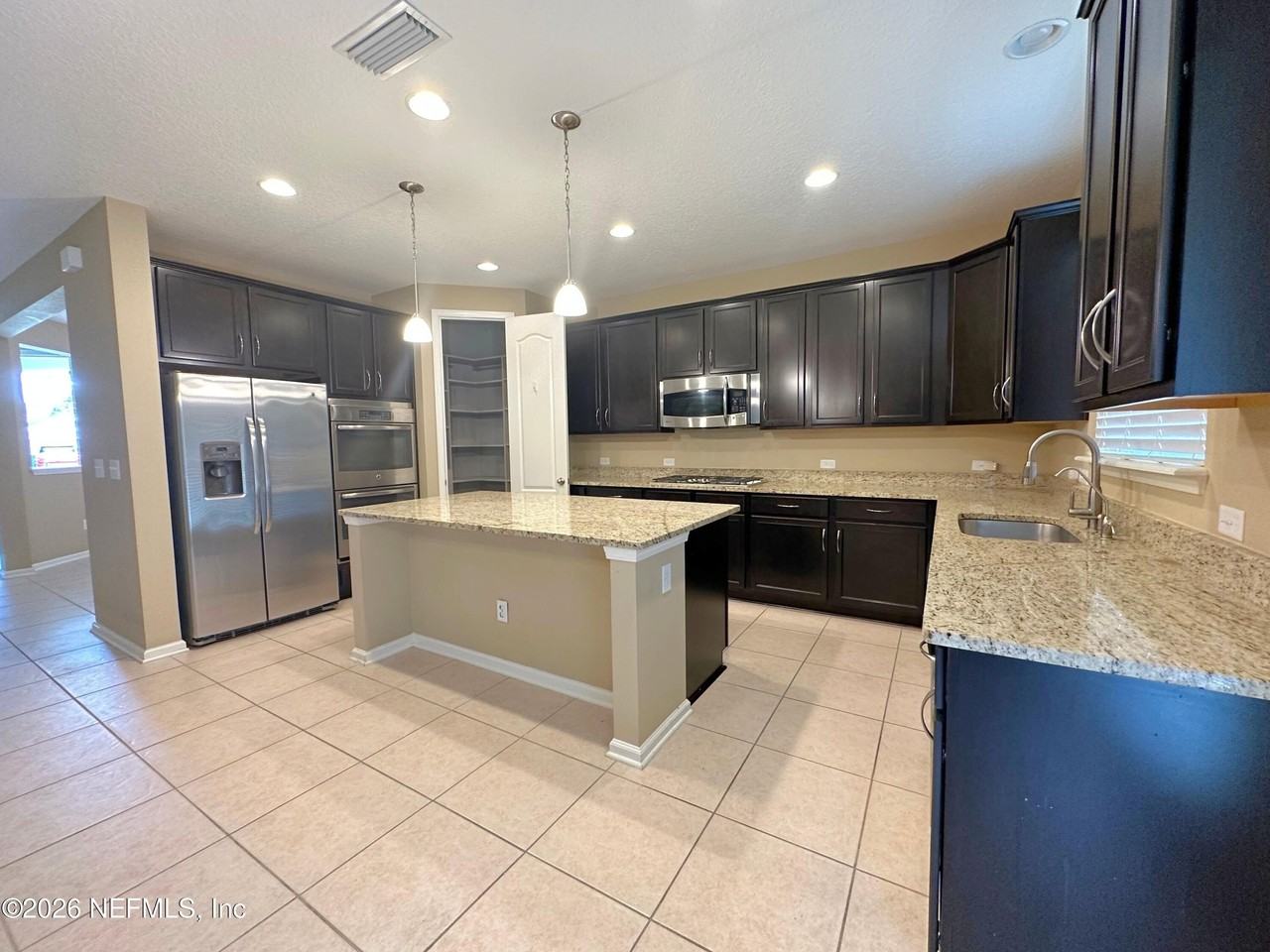 4578 Silverthorn Dr - Photo 3 of 26