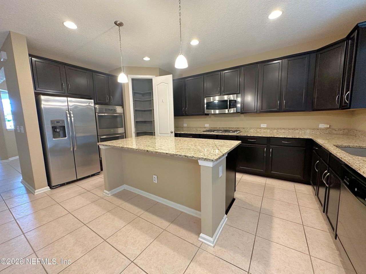 4578 Silverthorn Dr - Photo 4 of 26