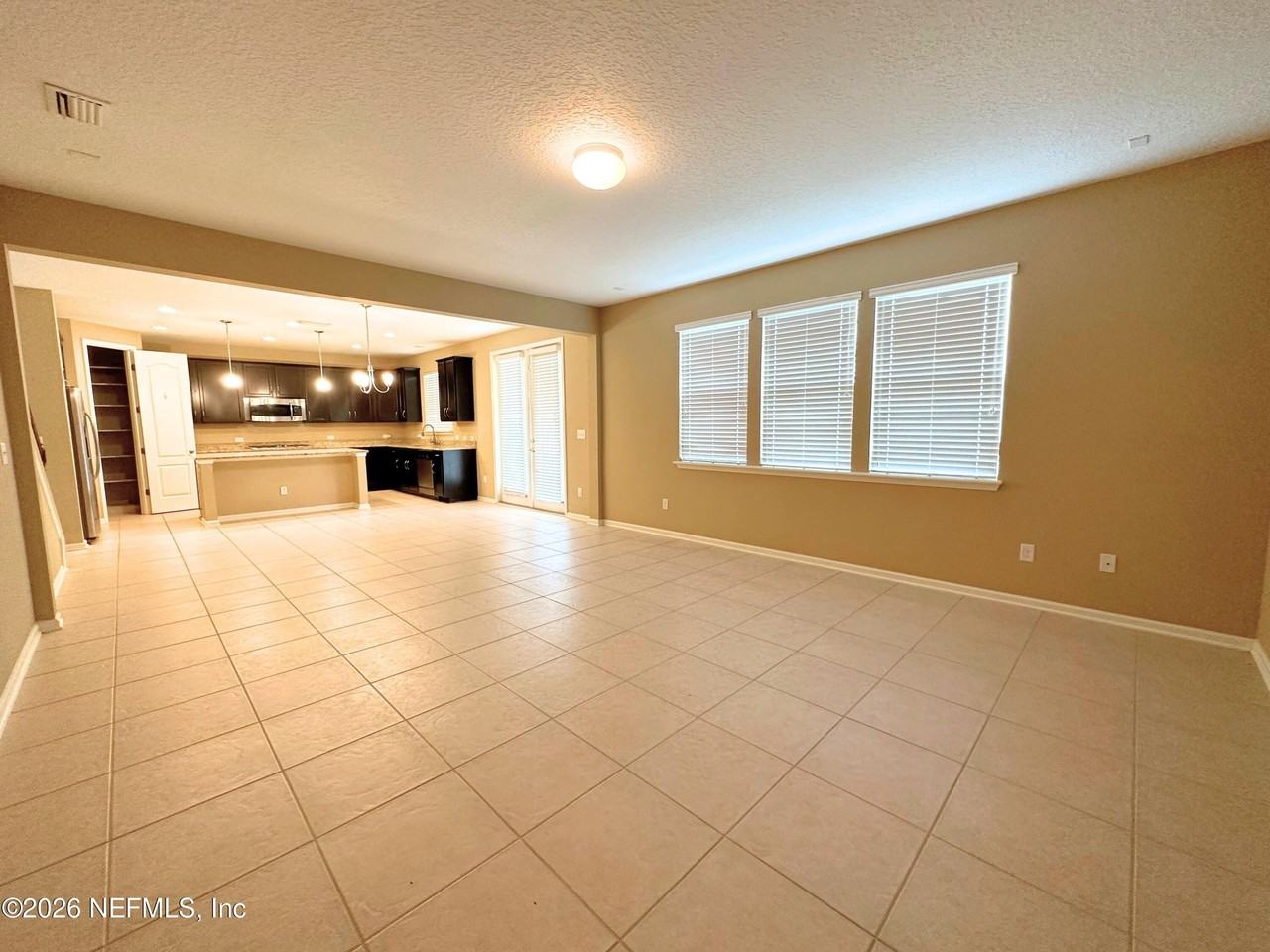 4578 Silverthorn Dr - Photo 7 of 26